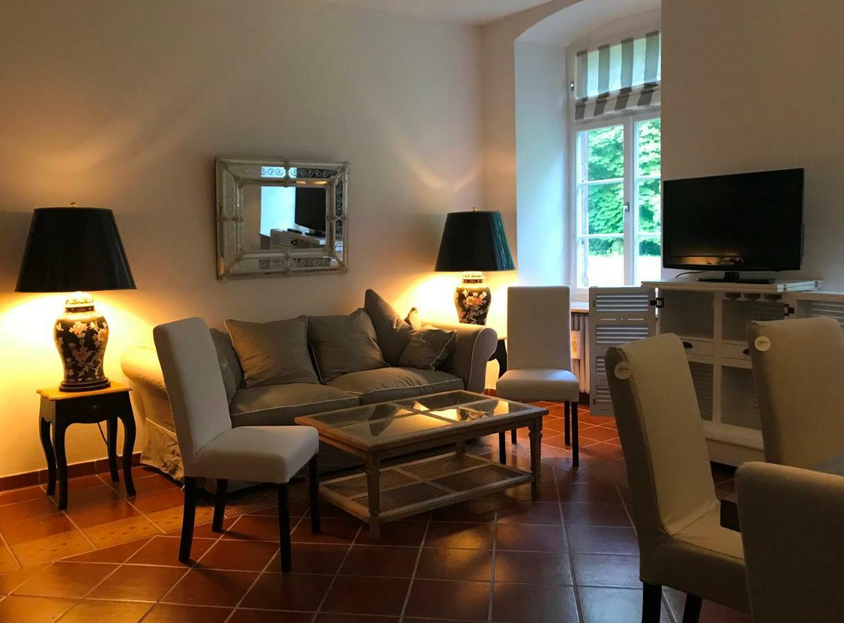Elegantes Gaesteapartment Verano In Schloss Und Hofgut Langenzell Wiesenbach Экстерьер фото